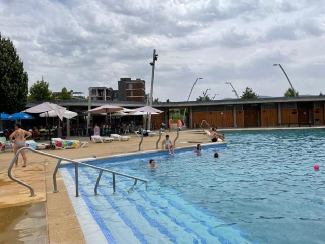 Chalet Adosado Entero, Bbq Y Piscina Comunitaria Sabiñánigo Exterior foto