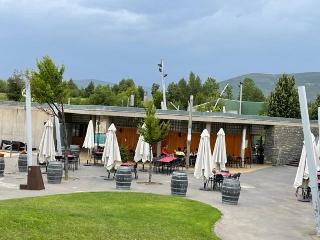 Chalet Adosado Entero, Bbq Y Piscina Comunitaria Sabiñánigo Exterior foto